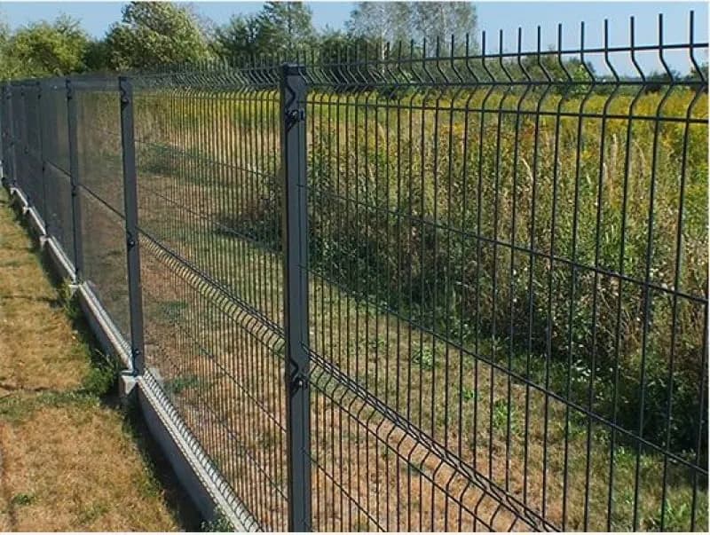 Jak ogrodzić działkę: najlepsze sposoby na tanie i trwałe ogrodzenie