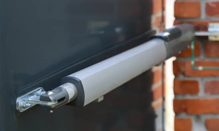 Czym smarować napęd bramy skrzydłowej, aby uniknąć awarii?